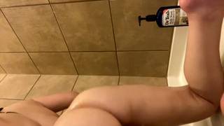 Shower Girl Is An Amateur Slut!